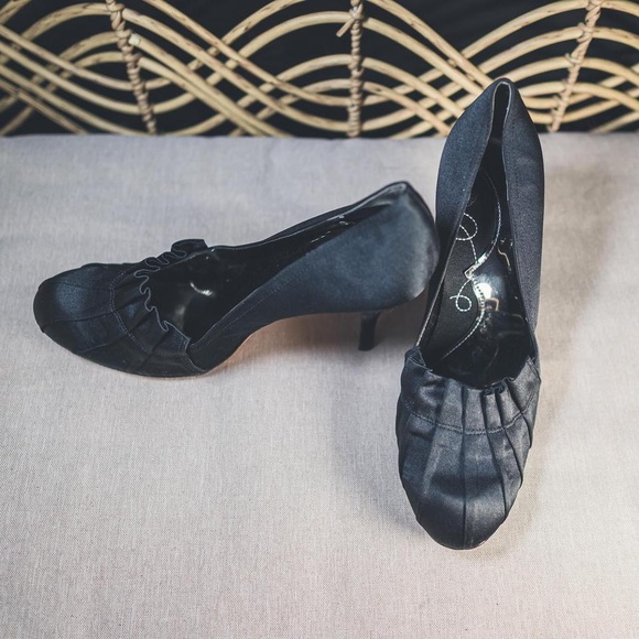 Jessica Bennett Ruched Satin Closed Toe Heels Black - Picture 1 of 2
